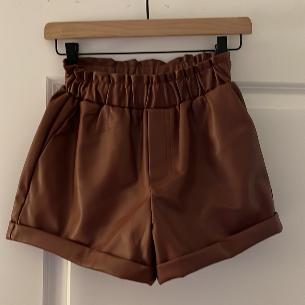 XS Leather Look shorts